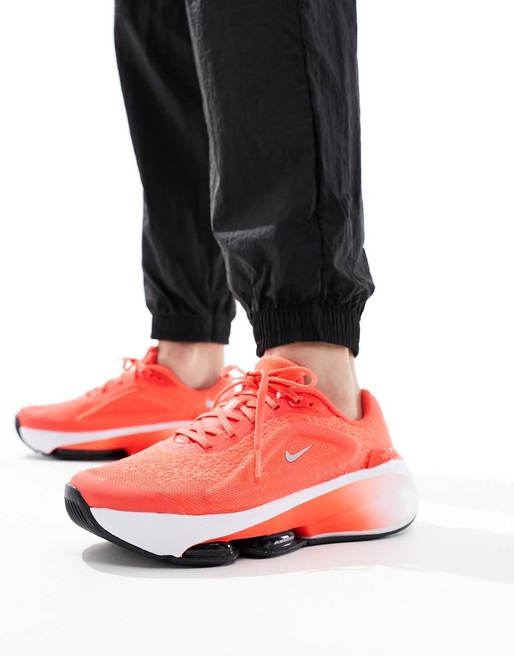 Nike Training Versair sneakers in red Product Image