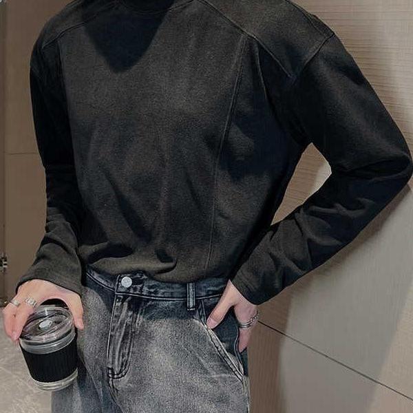 Long-Sleeve Mock Neck Plain T-Shirt Product Image