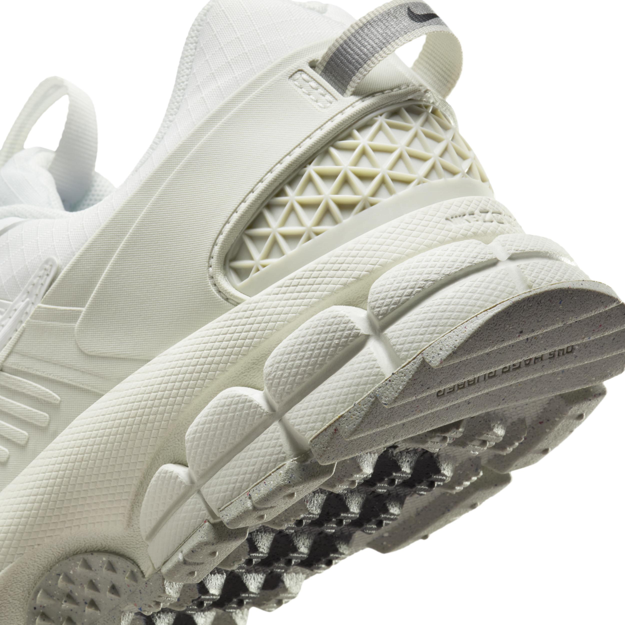 Nike Women's Zoom Vomero Roam Winterized Shoes Product Image