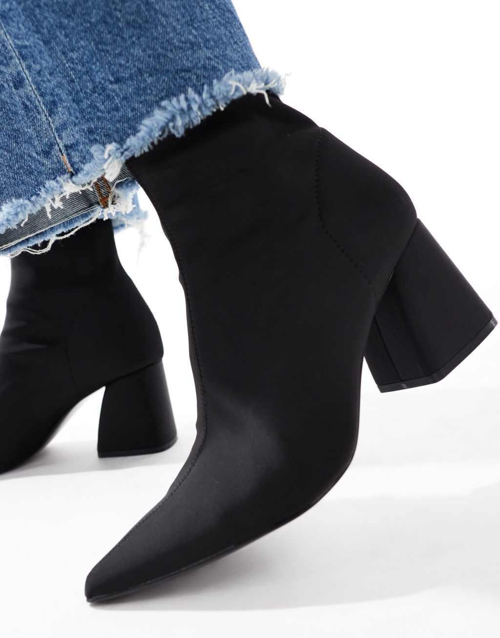 Stradivarius heeled ankle boots in black with chunky heels product image