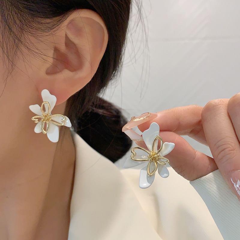 Flower Stud Earring Product Image