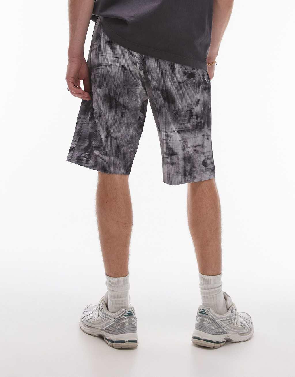 Topman oversized fit printed plisse short in gray Product Image