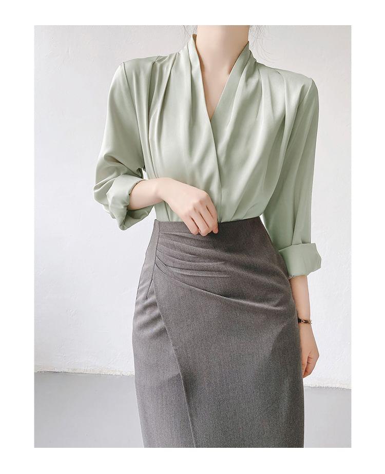 Long-Sleeve V-Neck Plain Shirt Product Image