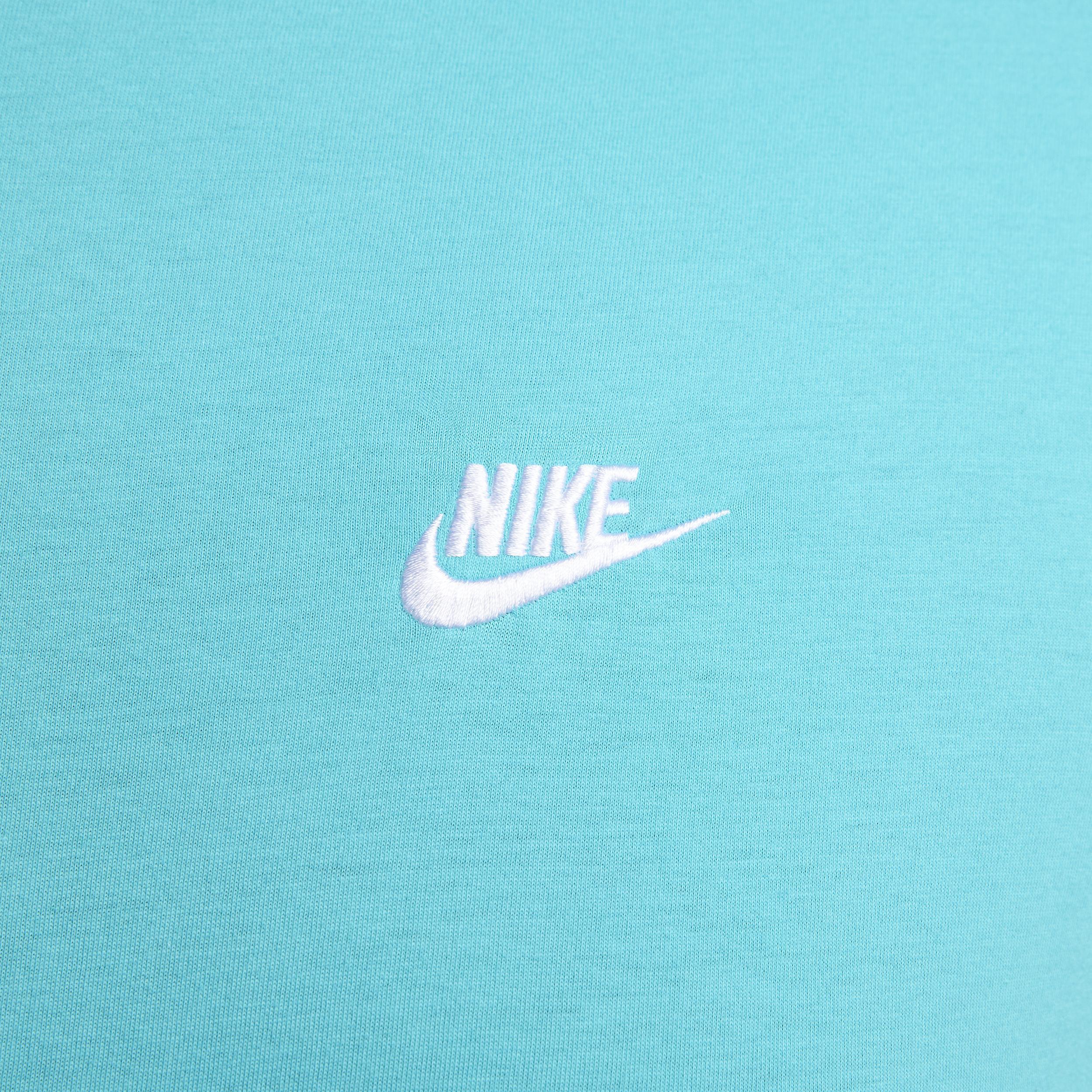 Men's Nike Sportswear Club T-Shirt Product Image