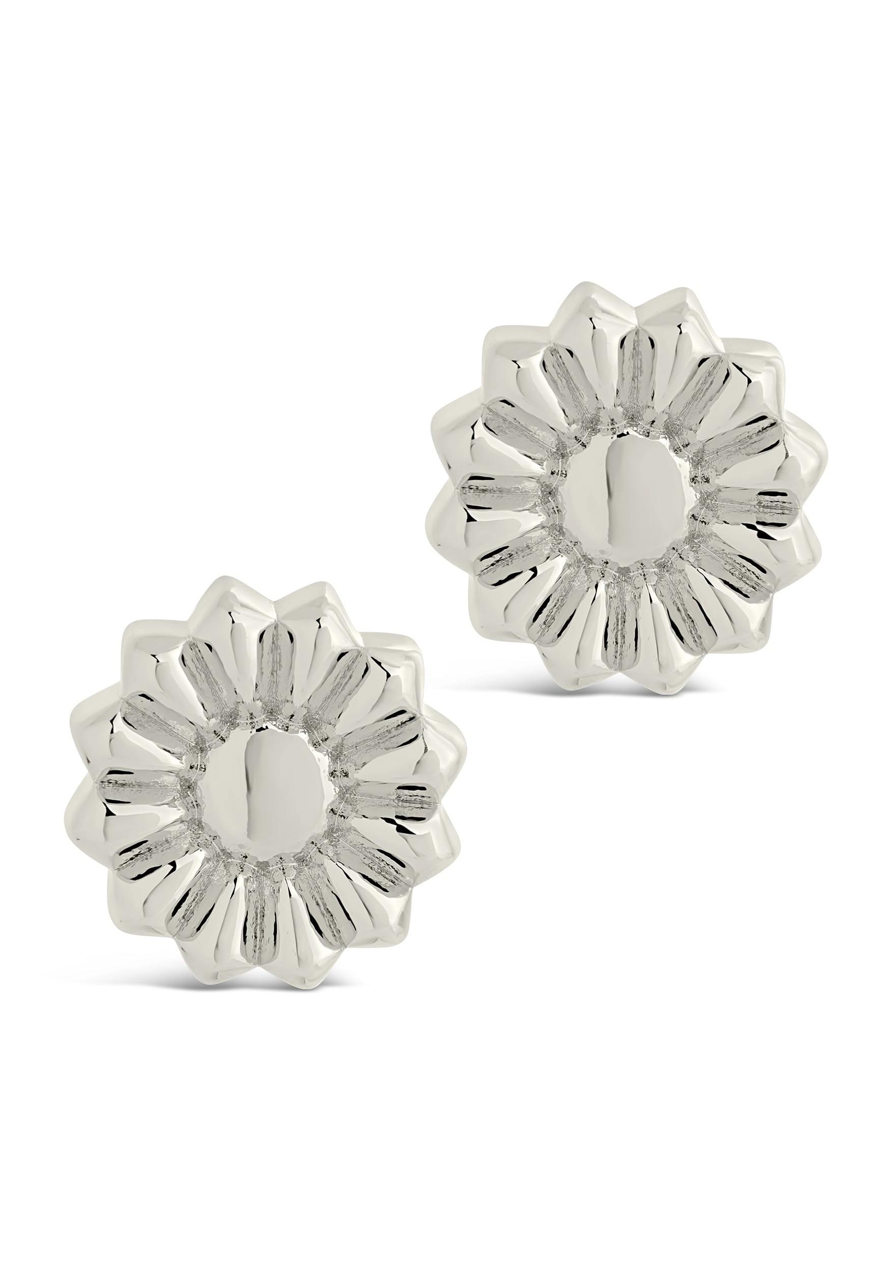 Canele Stud Earrings Product Image