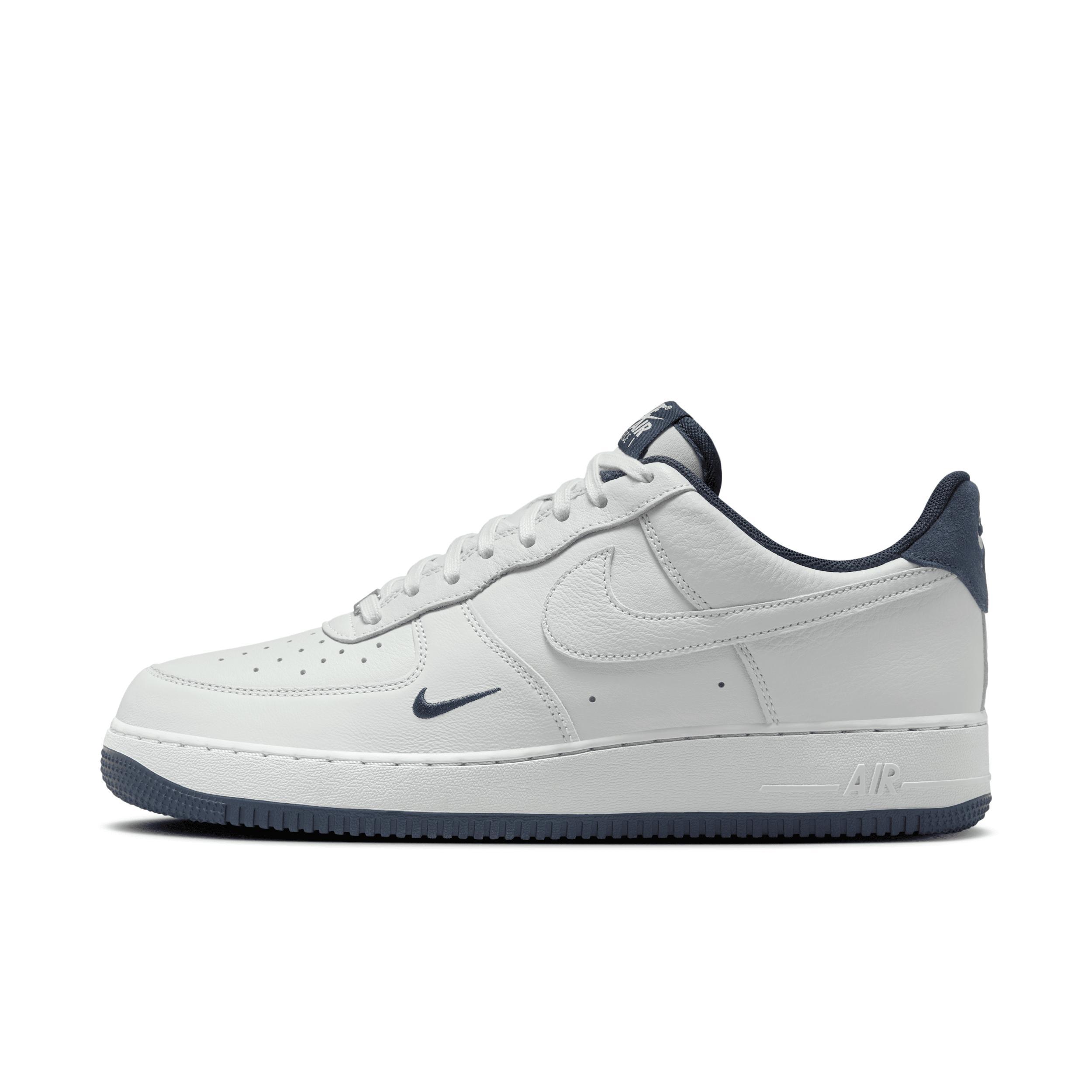 Nike Men's Air Force 1 '07 LV8 Shoes Product Image