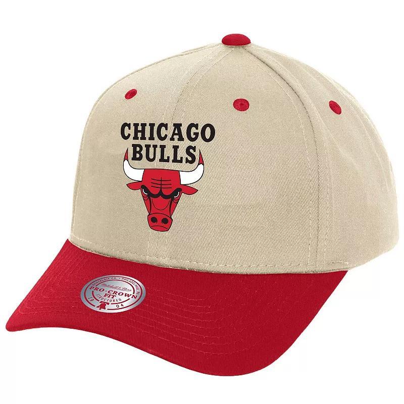 Mens Mitchell & Ness Cream Chicago Bulls Game On Two-Tone Pro Crown Adjustable Hat Product Image