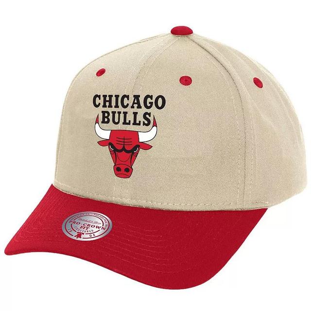 Mitchell Ness Mens Cream Chicago Bulls Game On Two-Tone Pro Crown Adjustable Hat Product Image