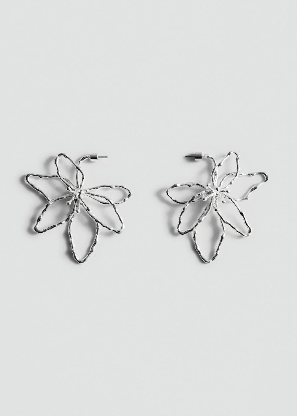 Maxi flower earrings - Women | MANGO USA Product Image