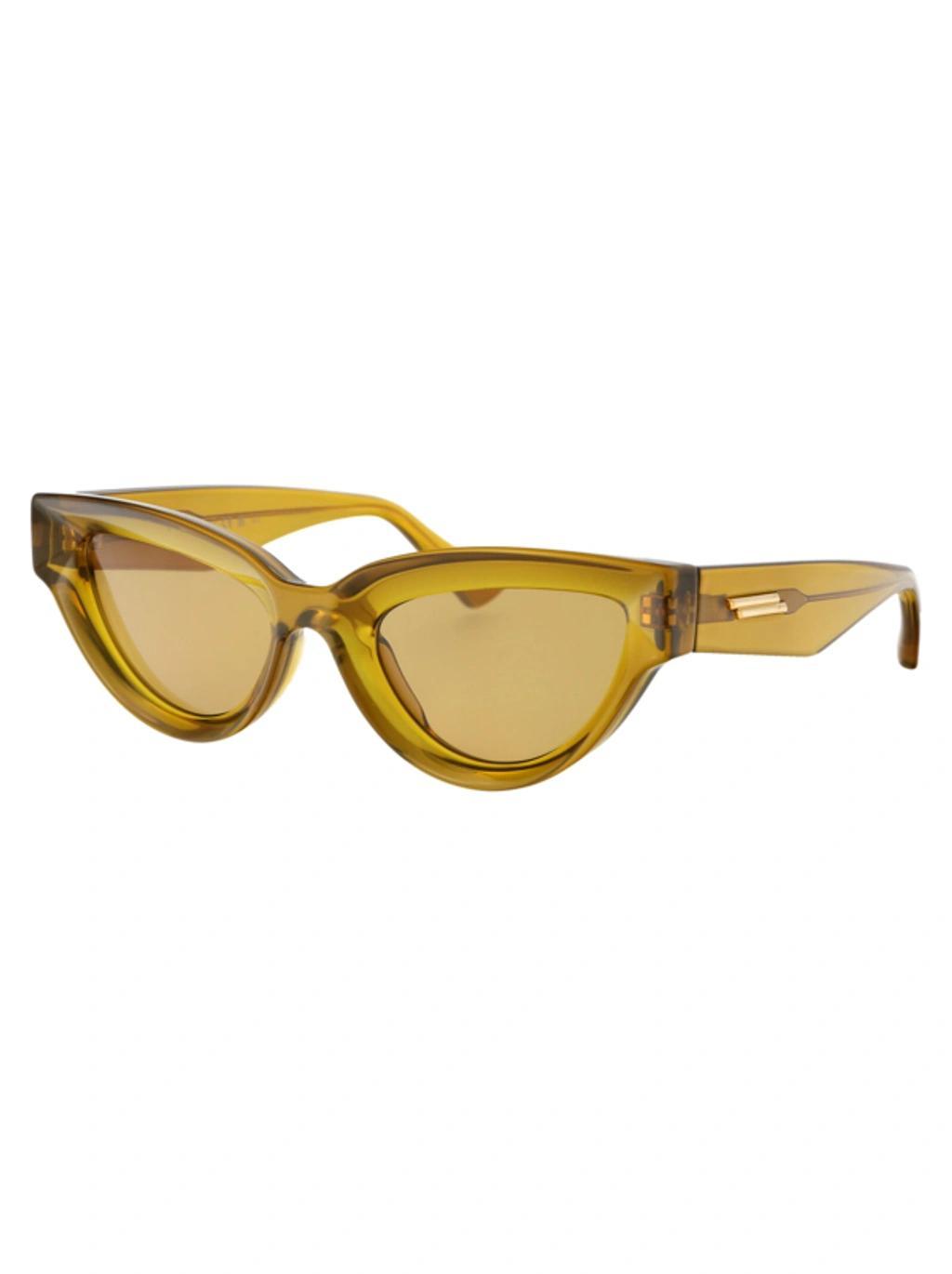 Bv1249s Sunglasses In Brown Product Image