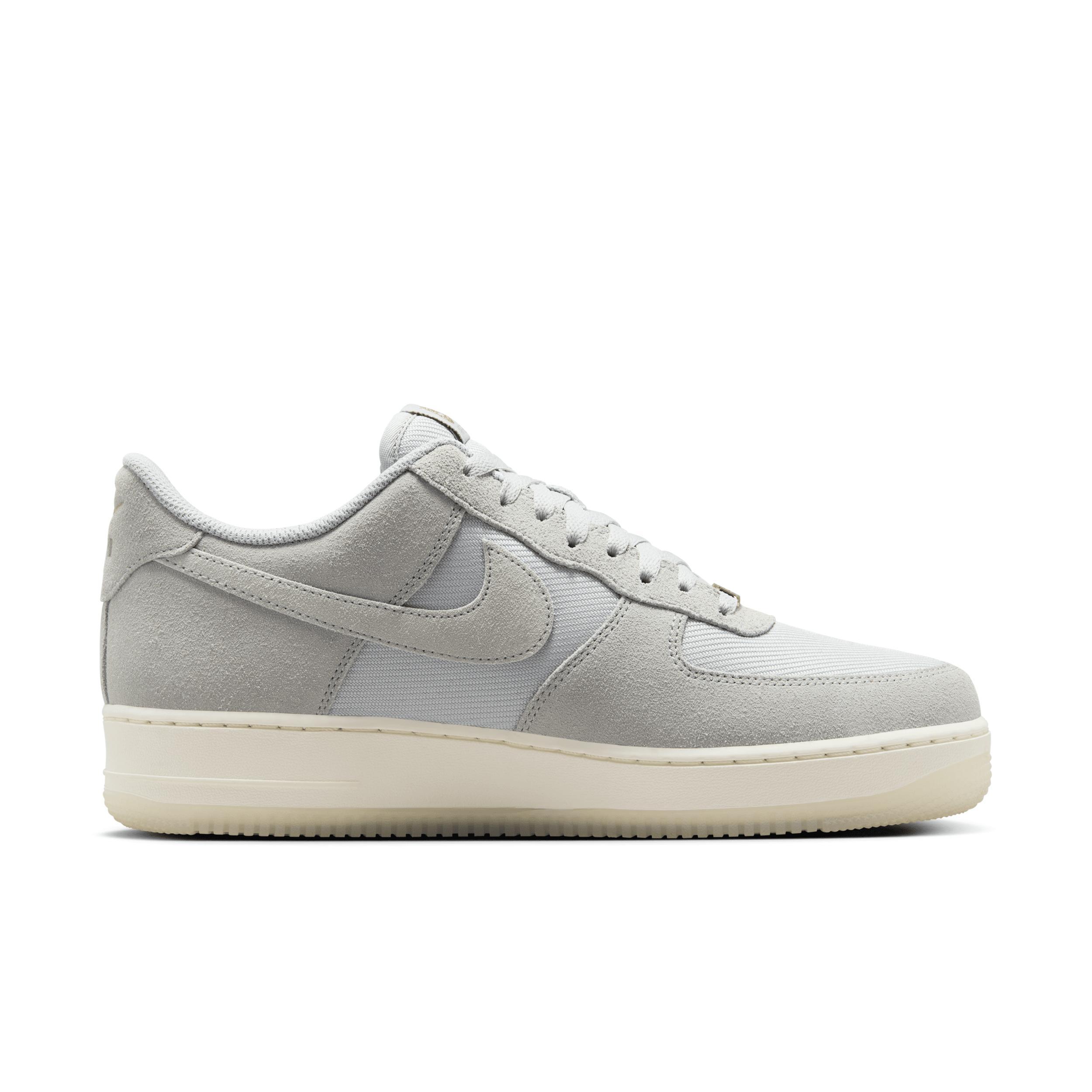 Nike Men's Air Force 1 '07 LV8 Shoes Product Image