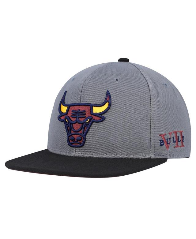 Mens Mitchell & Ness Gray/Black Chicago Bulls Core Snapback Hat Product Image