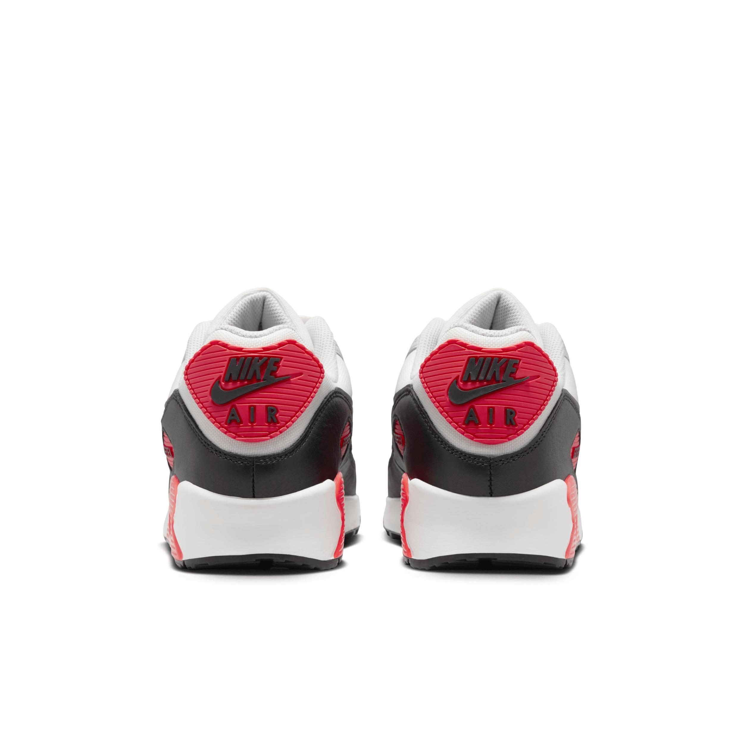 Nike Men's Air Max 90 GORE-TEX Shoes Product Image