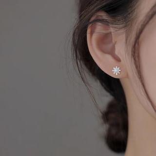 925 Sterling Silver Flower Stud Earring product image