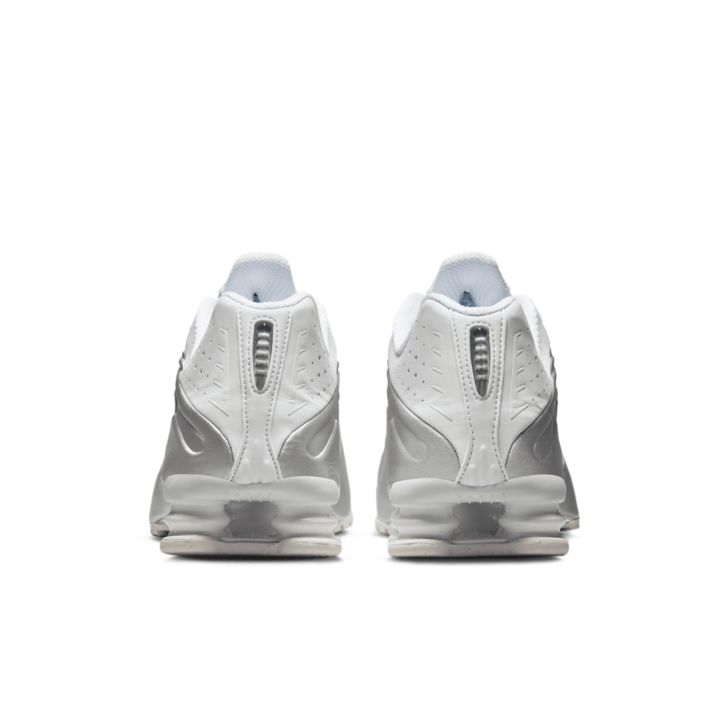 Nike Men's Shox R4 Shoes Product Image