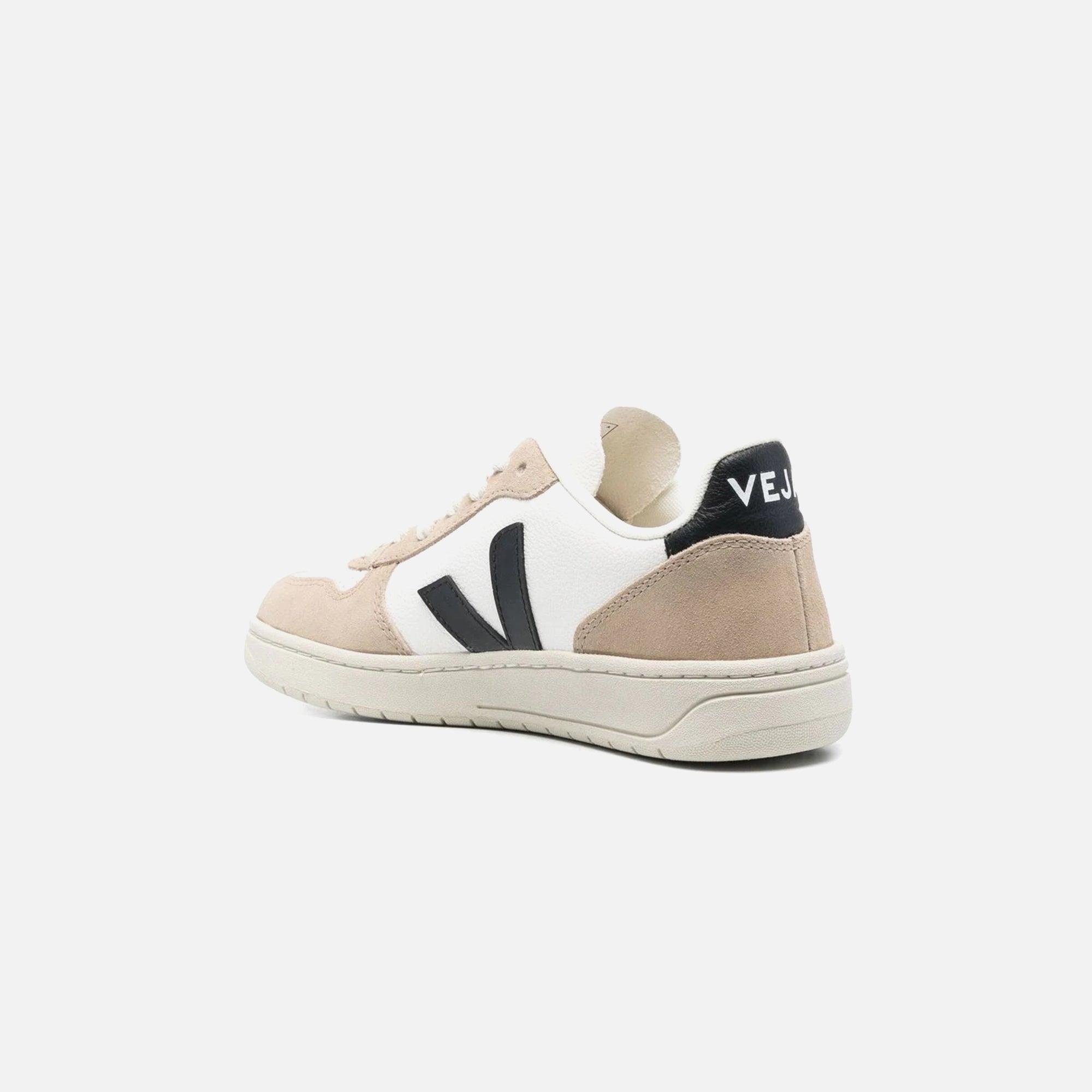 Veja V-10 - Extra White / Black Sahara Male Product Image