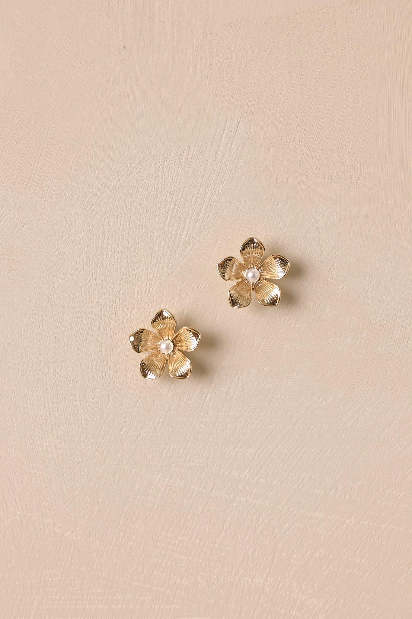 Clear My Mind Gold Textured Floral Earrings Product Image