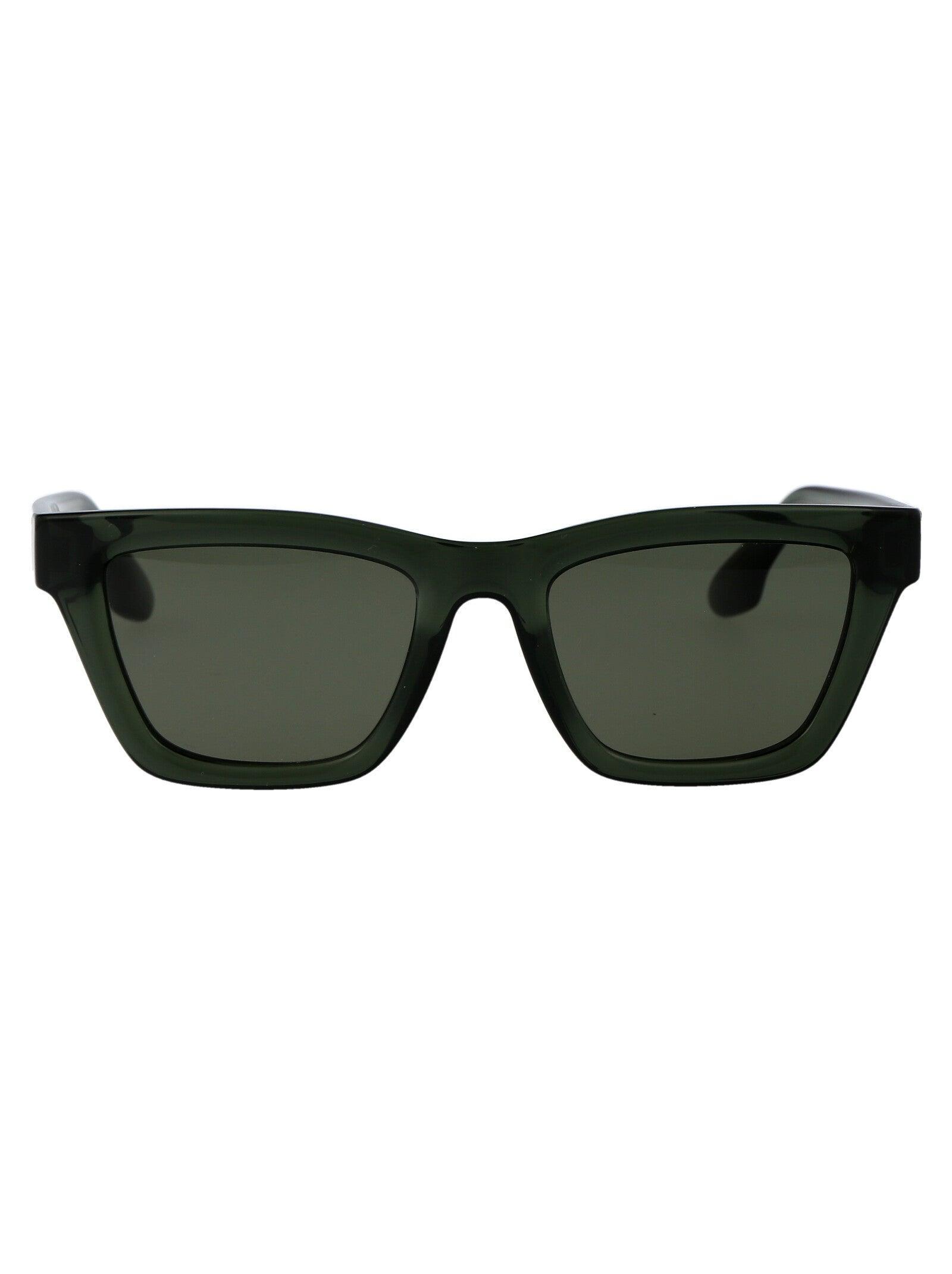 Sunglasses Vb656 S 316 In Black Product Image