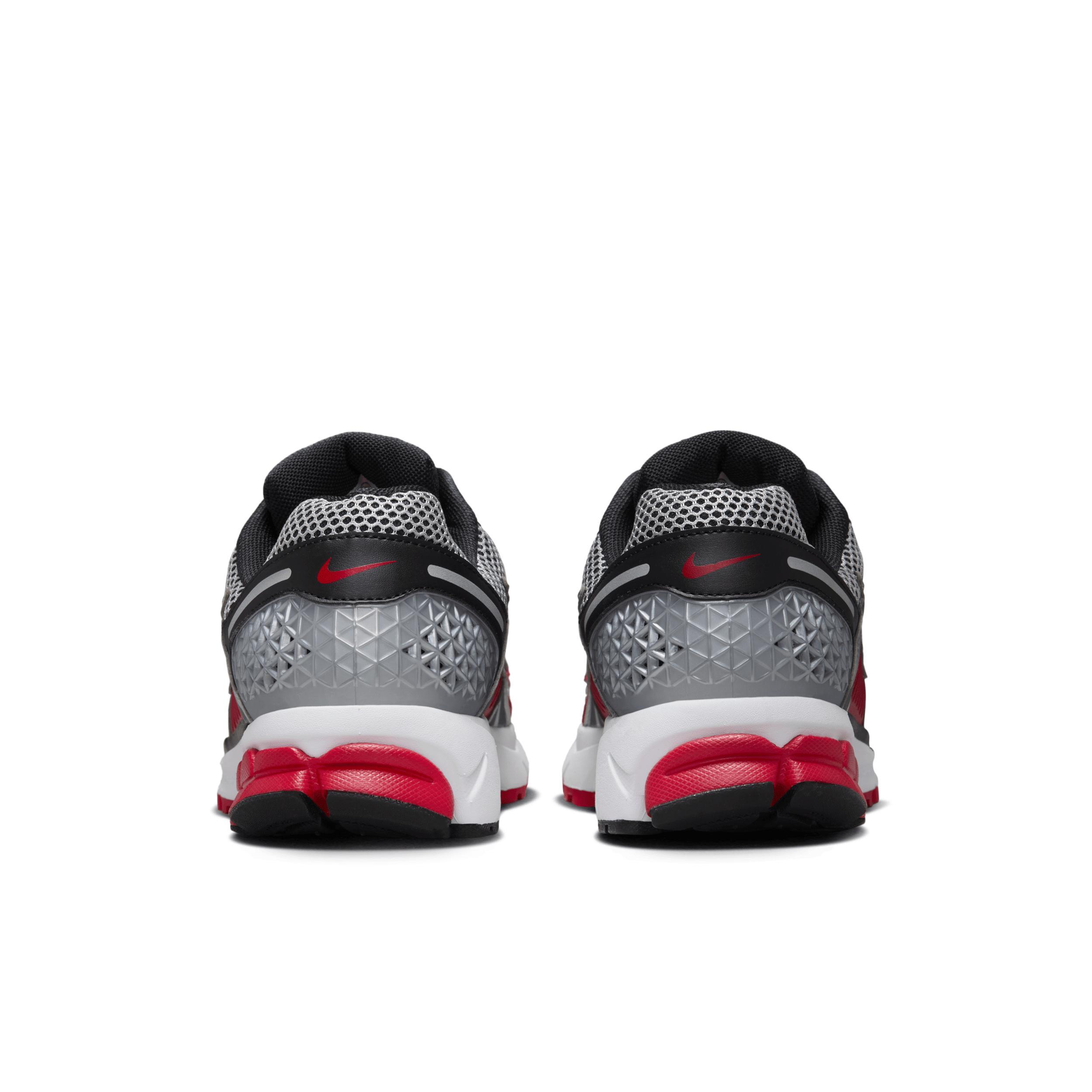 Nike Men's Zoom Vomero Shoes Product Image