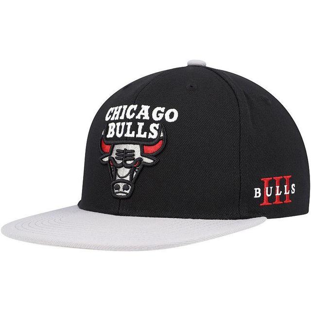 Mens Mitchell & Ness Black Chicago Bulls Core Snapback Hat - Black Product Image