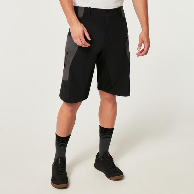 Oakley Maven Mtb Cargo Short - Blackout | Oakley® Product Image