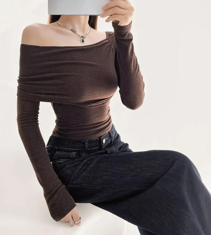 Long Sleeve Off Shoulder Plain Ruched Crop T-Shirt Product Image