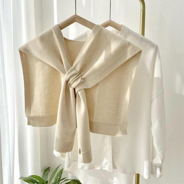 Plain Knit Capelet Product Image