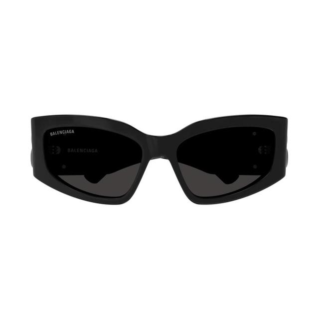 Eyewear Sharp Cat Eye Sunglasses In Black Product Image