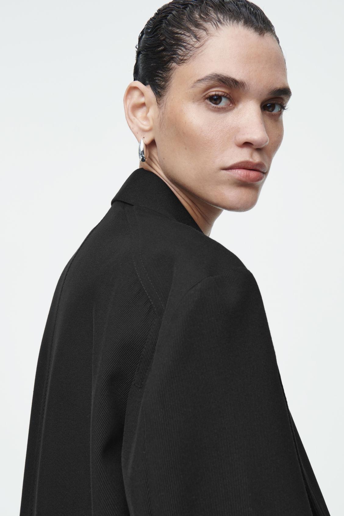 OVERSIZED EXAGGERATED-SHOULDER BLAZER Product Image