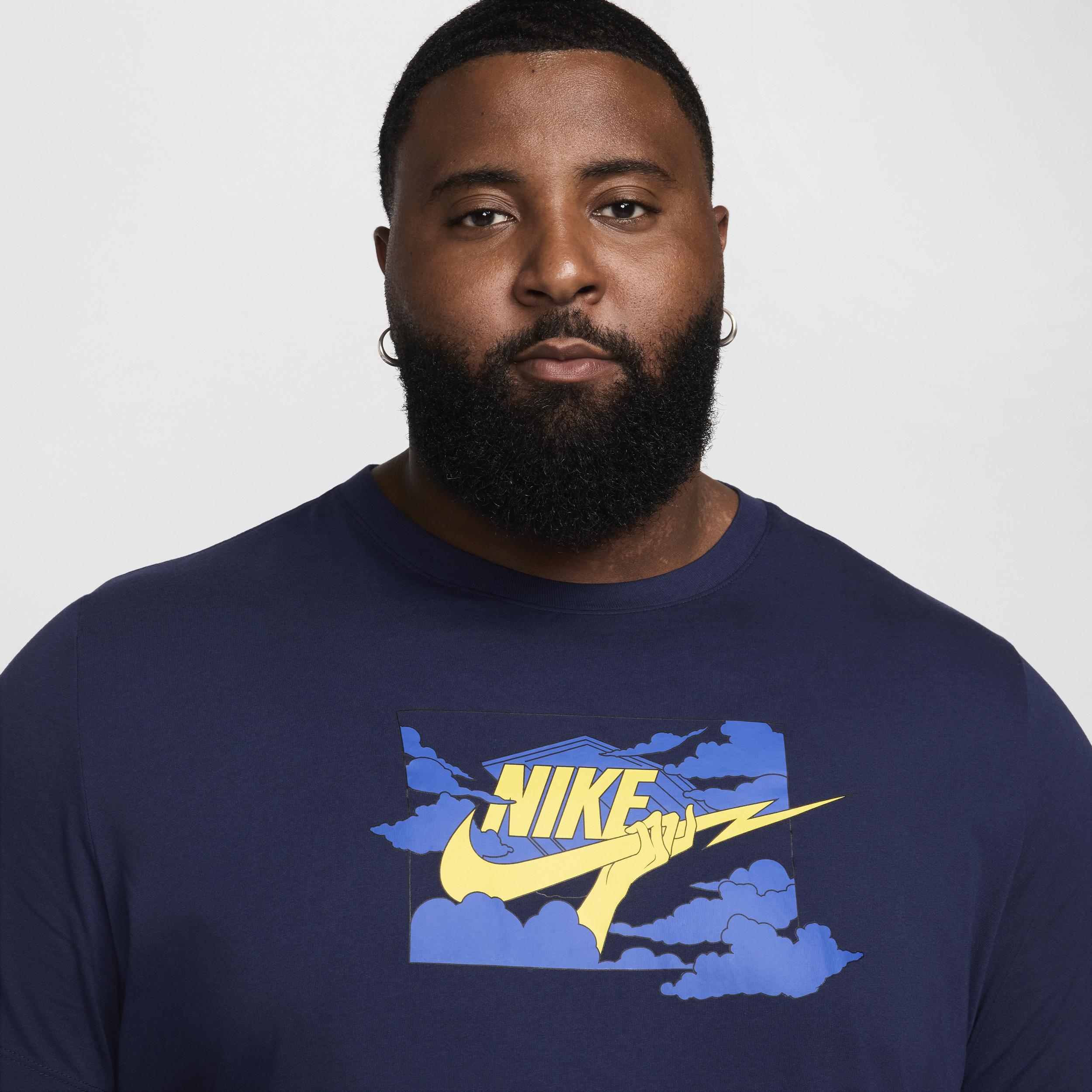 Nike Men's Club T-Shirt Product Image