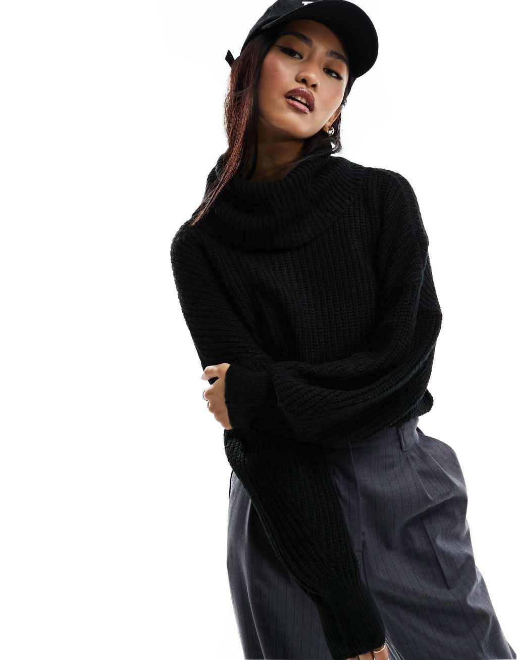 JDY turtle neck sweater in black Product Image