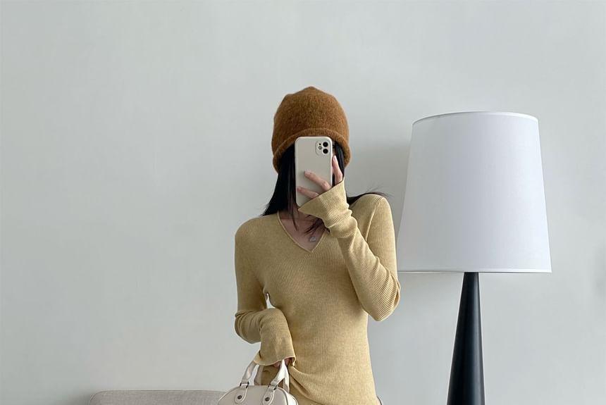 Long-Sleeve V-Neck Plain Sweater / High Rise Plain Maxi Pencil Skirt Product Image