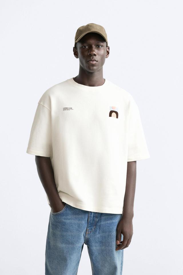 CONTRASTING PRINT T-SHIRT Product Image