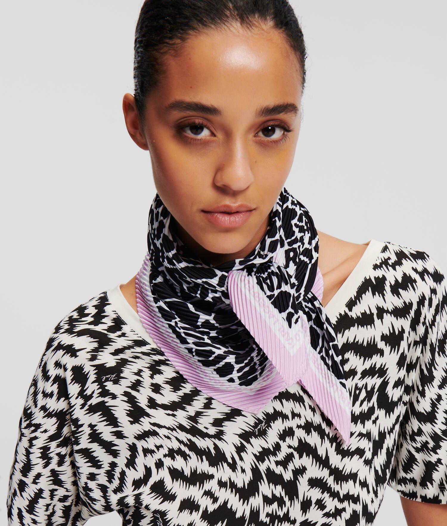 GIRAFFE-PRINT PLEATED SCARF Product Image