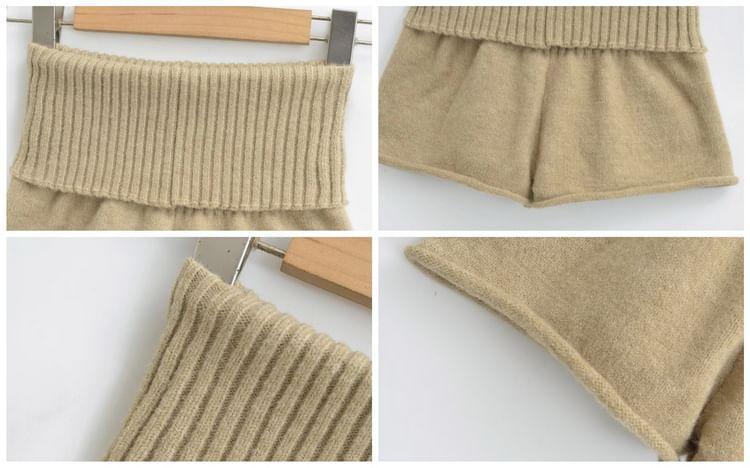 Mid Rise Plain Ribbed Knit Shorts Product Image