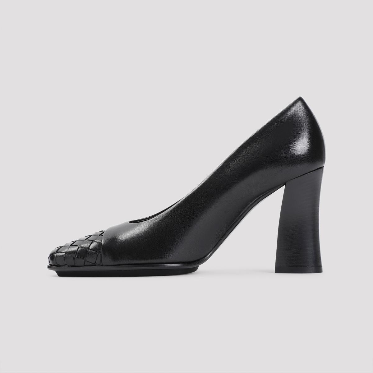 Pumps In Black Product Image