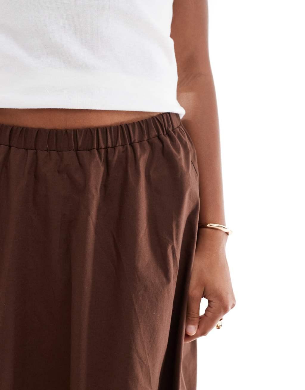 ASOS DESIGN poplin puffball maxi skirt in chocolate Product Image