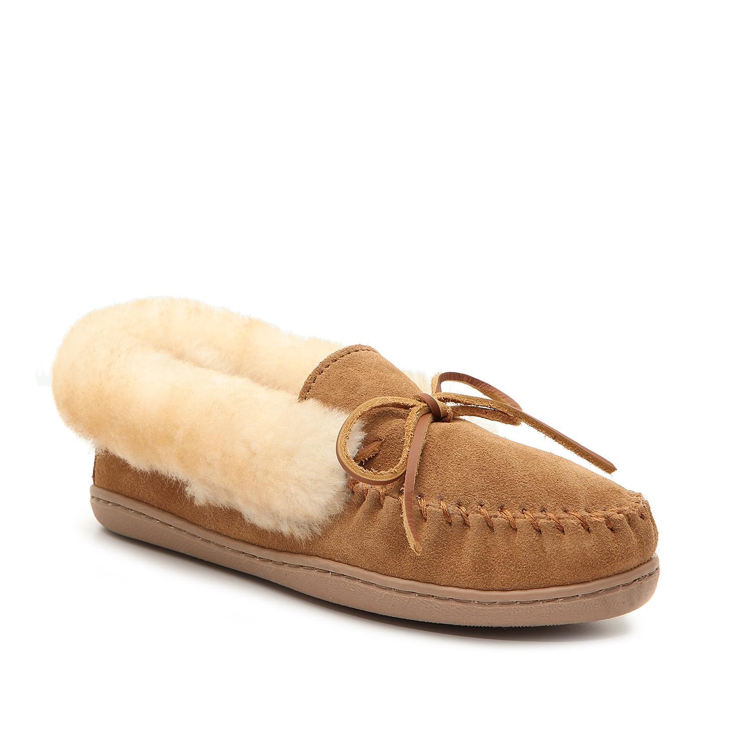 Minnetonka Alpine Genuine Shearling Slipper Product Image