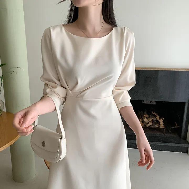 Puff-Sleeve Plain Shirred Midi A-Line Dress Product Image