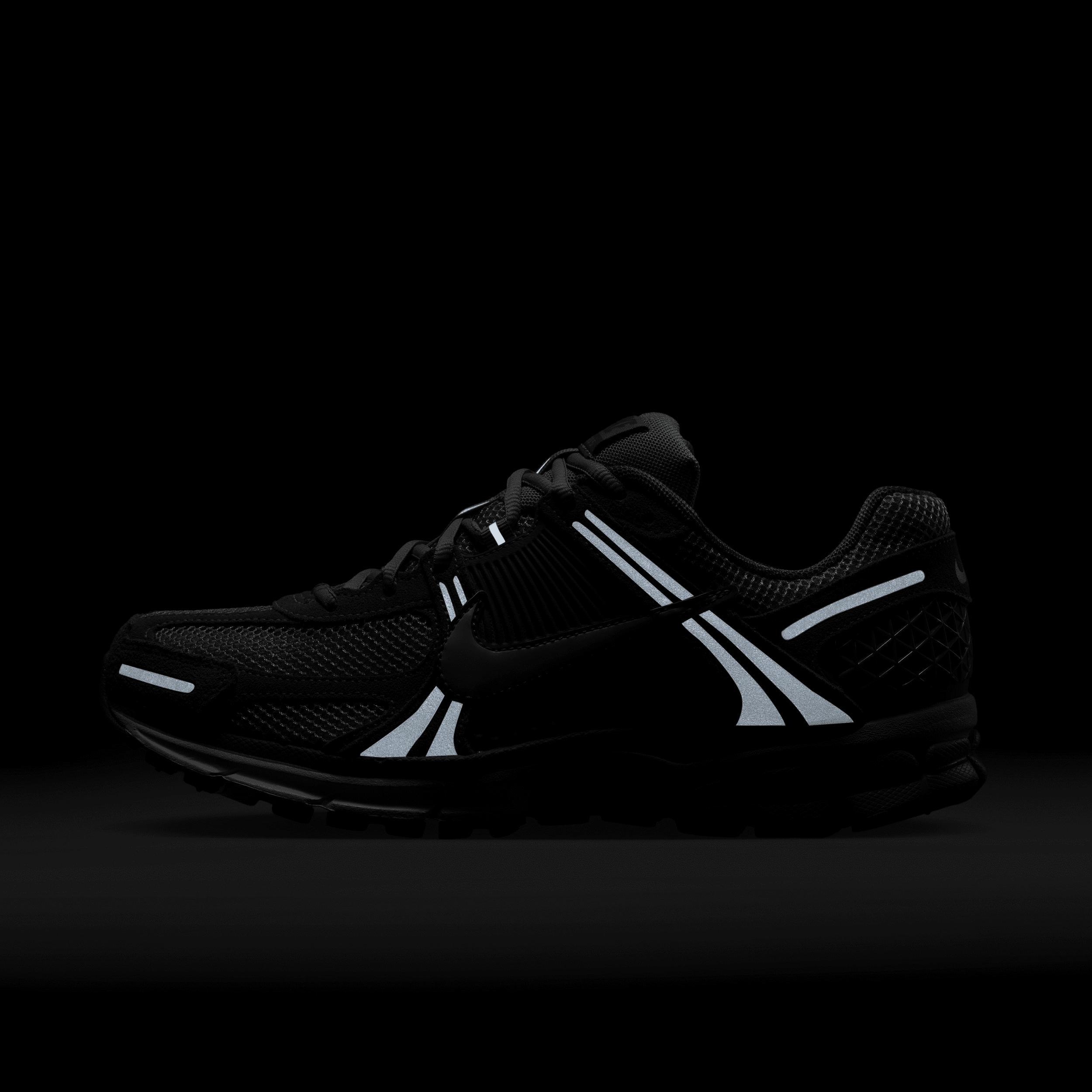 Nike Men's Zoom Vomero 5 Shoes Product Image