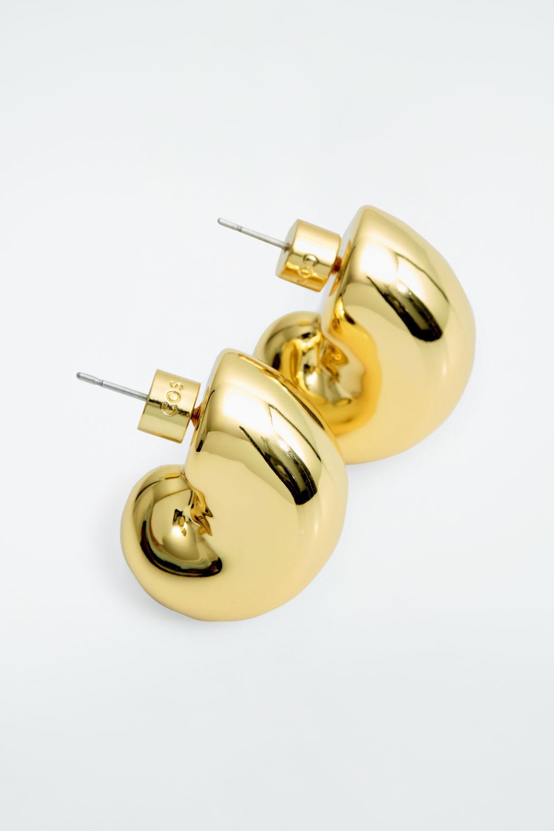 CHUNKY SEASHELL-SHAPED EARRINGS Product Image