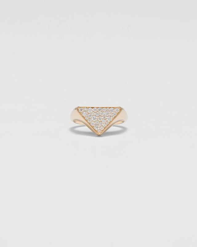 Eternal Gold signet ring in yellow gold with diamonds Product Image