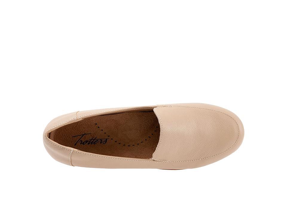 Trotters Deanna (Nude) Women's Shoes Product Image