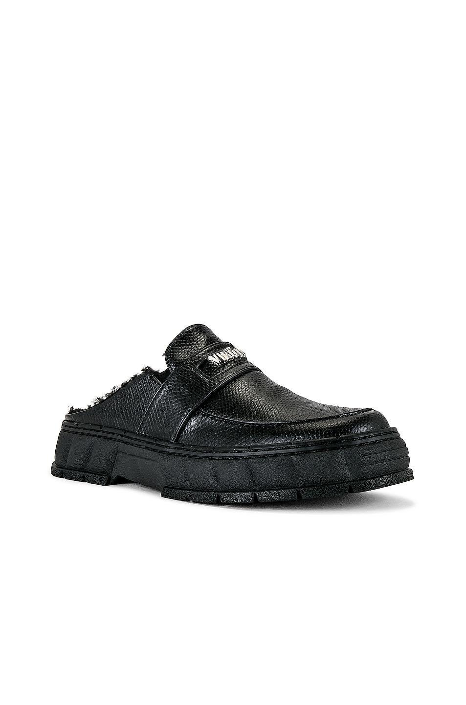Viron Loafer in Black Product Image