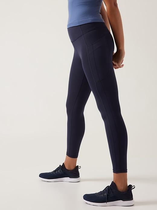 Ultimate Stash 7/8 Leggings Product Image