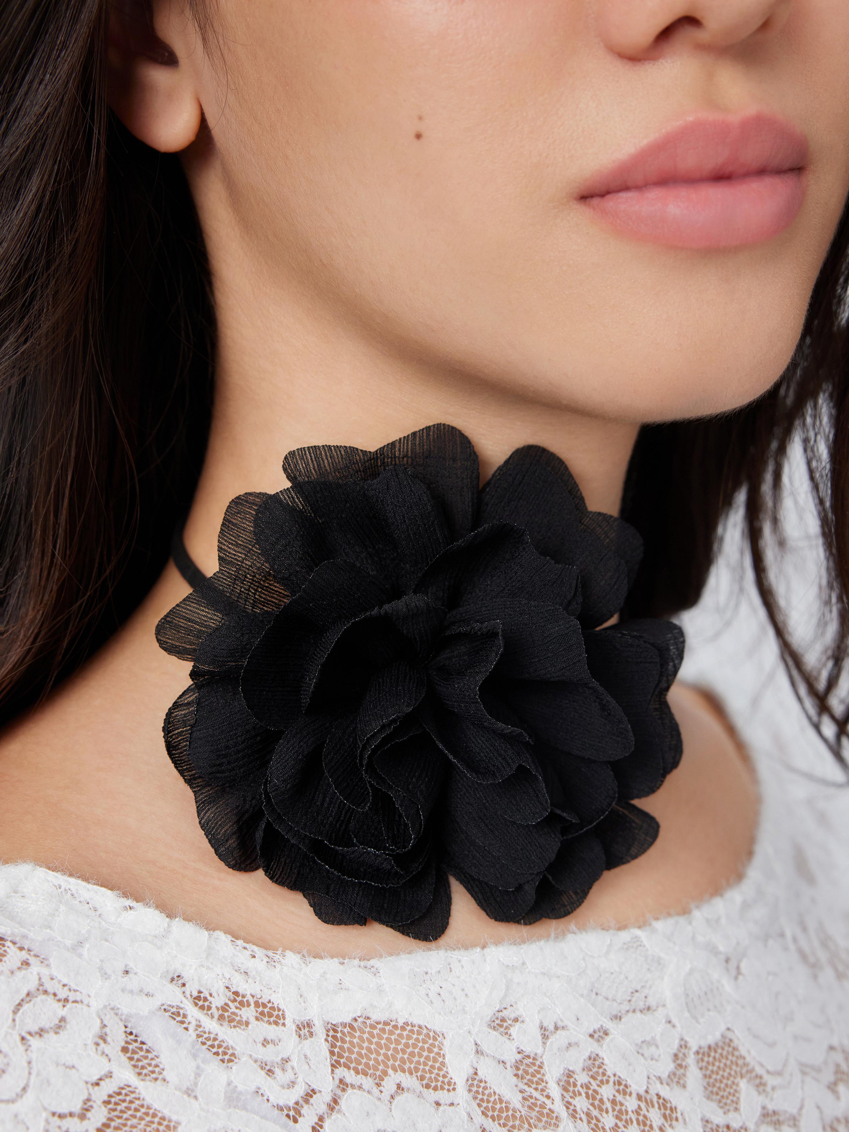 CAMELLIA DECOR CHOKER Product Image