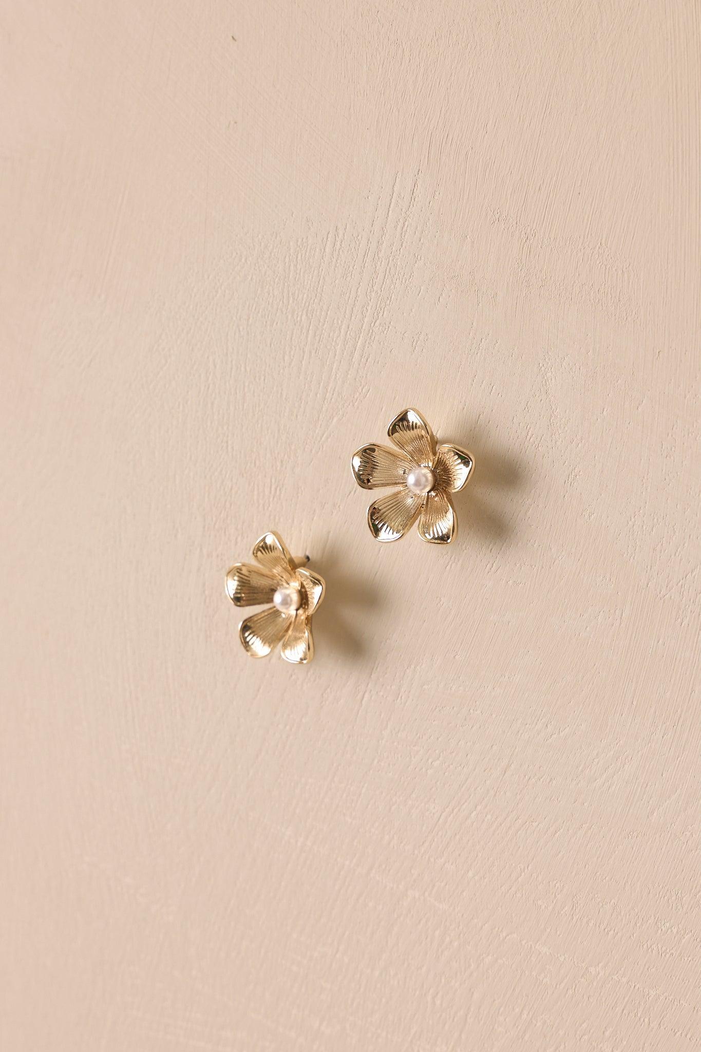 Clear My Mind Gold Textured Floral Earrings Product Image