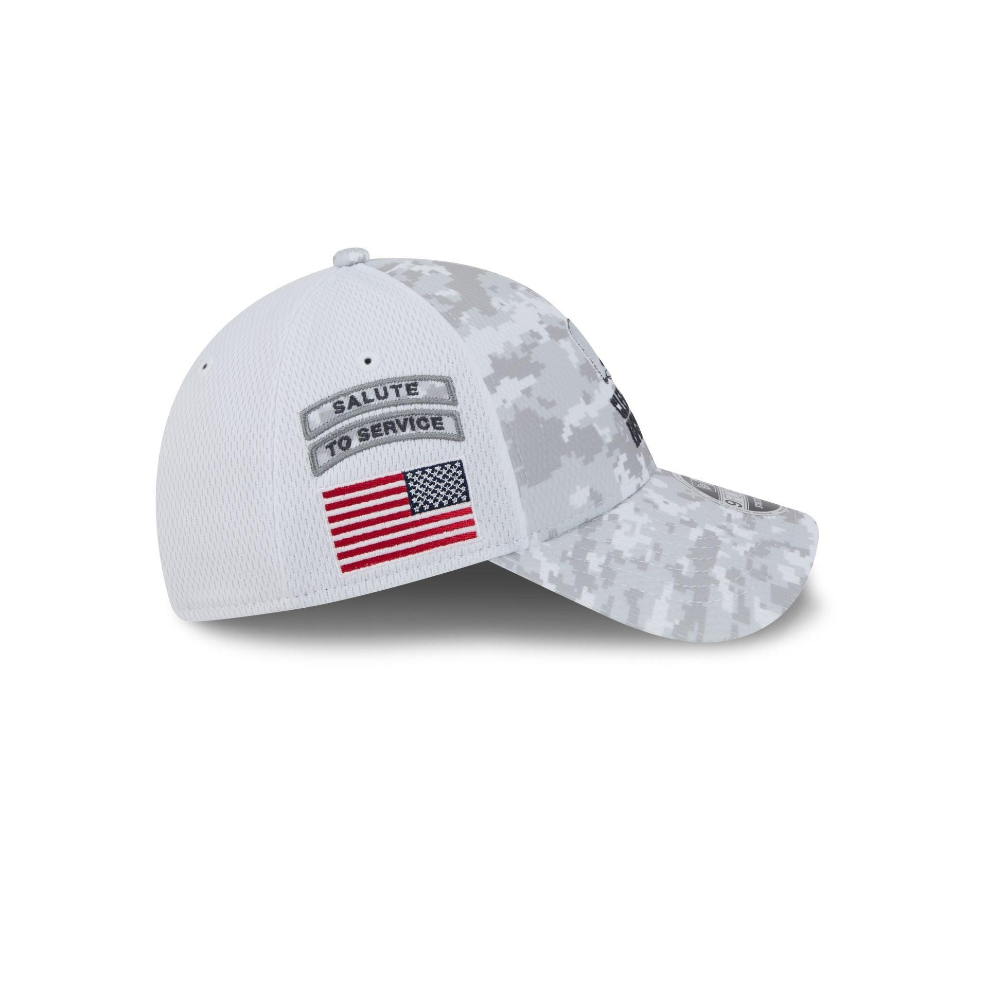 Cleveland Browns 2024 Salute to Service 9FORTY Stretch-Snap Hat Male Product Image