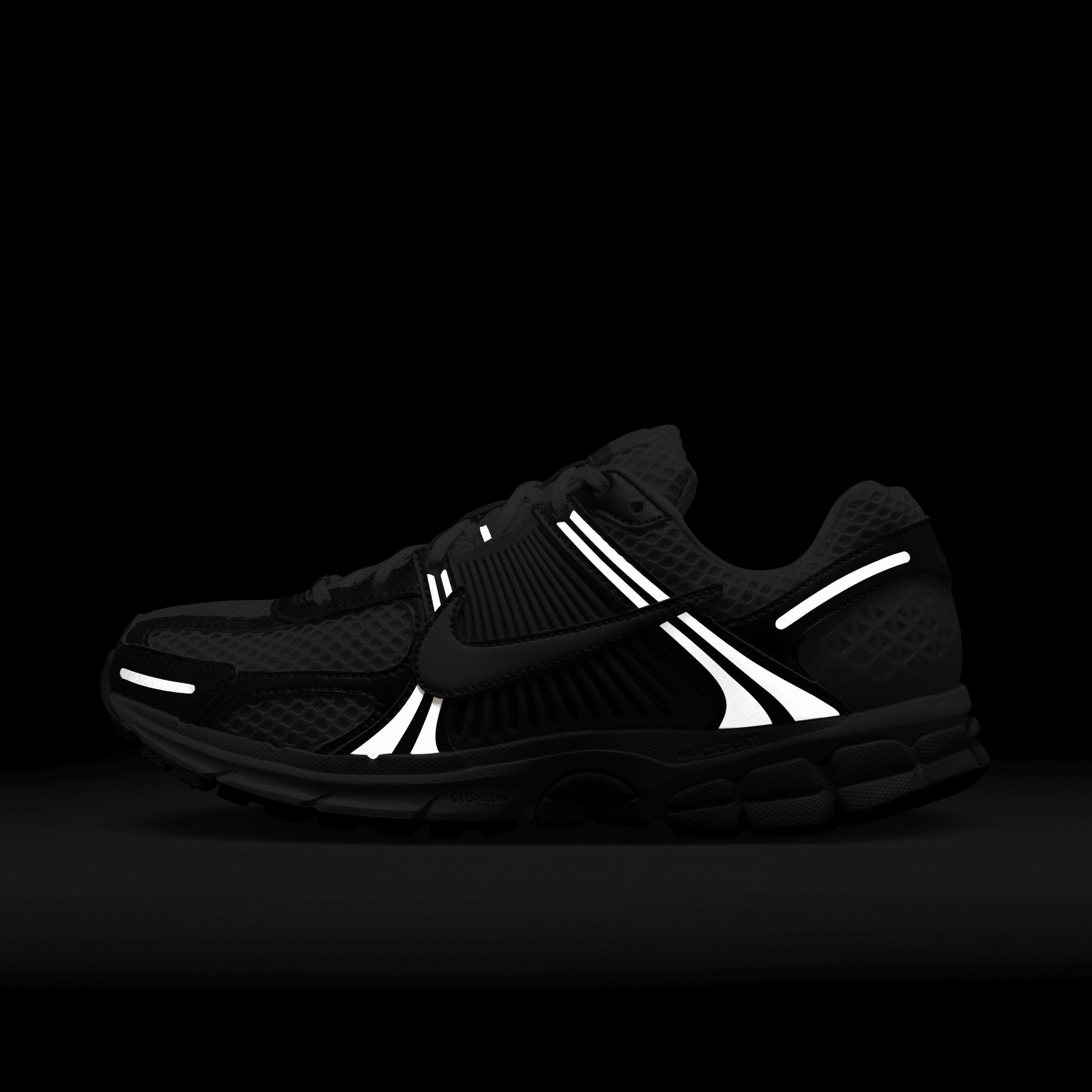 Nike Zoom Vomero 5 Shoes Product Image