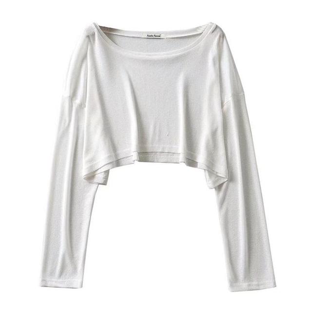 Long-Sleeve Scoop Neck Plain Crop T-Shirt Product Image